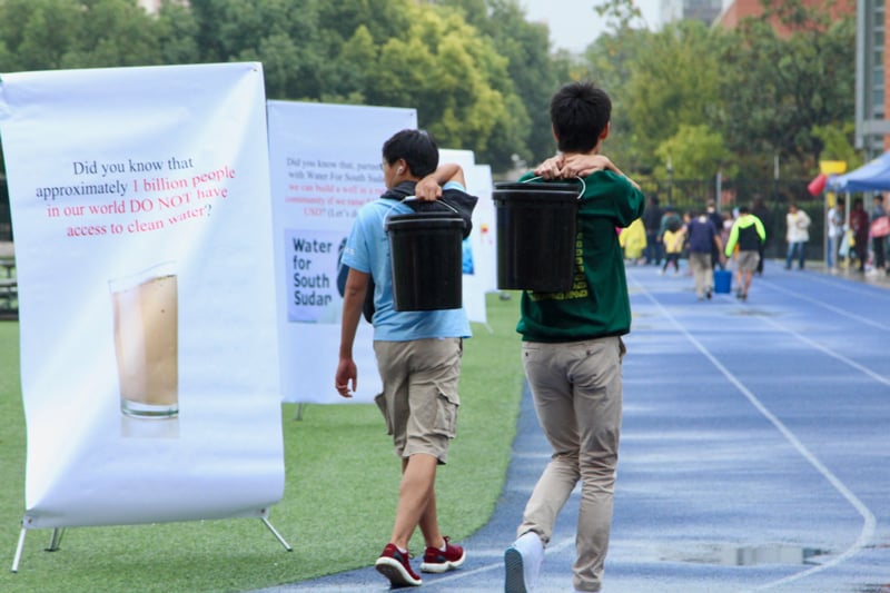 Shanghai-student-water-walk