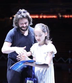 Celine collecting autographs from her fellow cast members.