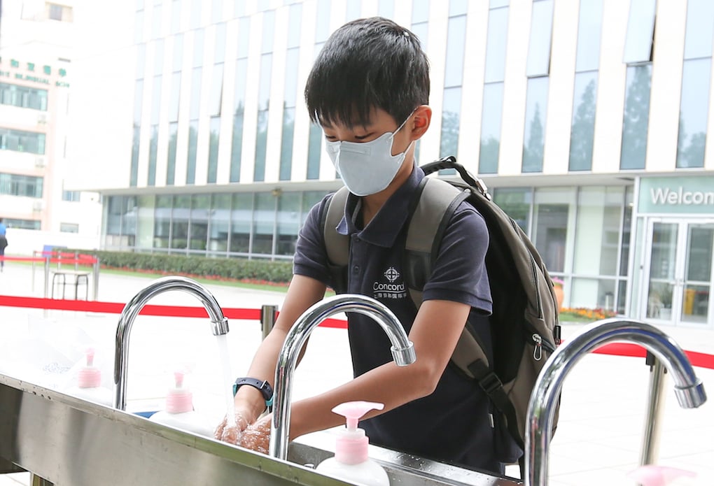 Concordia-student-washing-hands-before-entering-campus