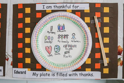 Concordia-students-fill-their-plates-with-gratitude