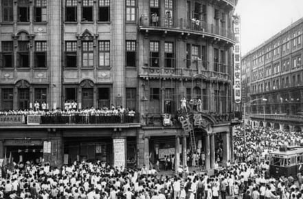 Signage being removed from Wing On Department store on Nanjing Road, 1966.